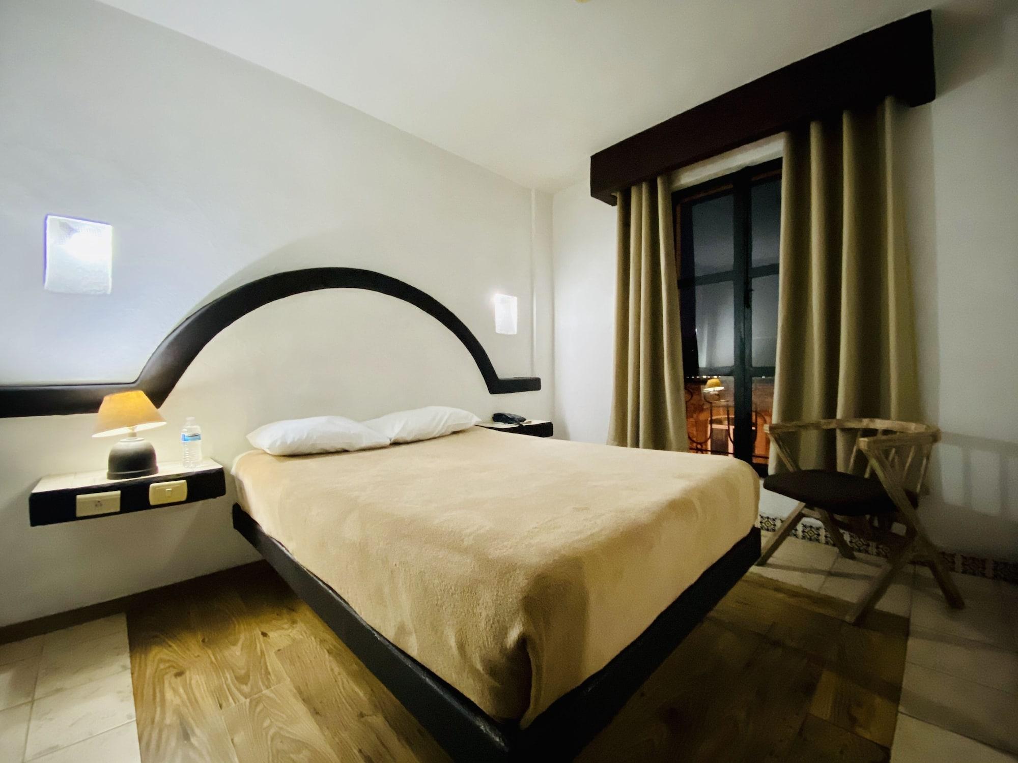 Hotel Plaza Морелия Экстерьер фото