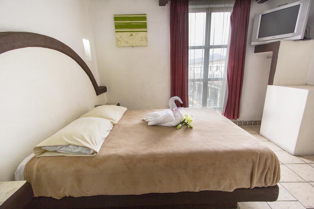 Hotel Plaza Морелия Экстерьер фото
