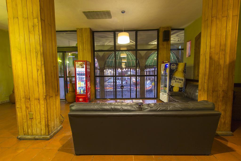 Hotel Plaza Морелия Экстерьер фото